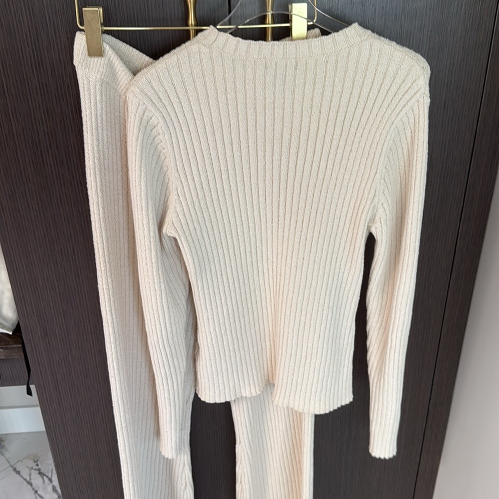 ✨✨H&M Rib Knit Top ✨✨ - Picture 17 of 17